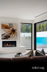 https://images.listonce.com.au/custom/160x/listings/20-lilicur-road-montmorency-vic-3094/077/01817077_img_05.jpg?p7DFc648d0E