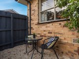 https://images.listonce.com.au/custom/160x/listings/20-longfellow-avenue-mooroolbark-vic-3138/488/01524488_img_02.jpg?mhARdjXurH0