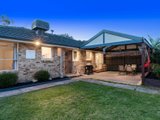 https://images.listonce.com.au/custom/160x/listings/20-longfellow-avenue-mooroolbark-vic-3138/488/01524488_img_13.jpg?A5xk0AvmGWI