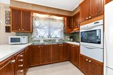 https://images.listonce.com.au/custom/160x/listings/20-lynden-grove-mount-waverley-vic-3149/264/01660264_img_08.jpg?4w0zyVW1wgQ