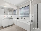 https://images.listonce.com.au/custom/160x/listings/20-macarthur-park-boulevard-miners-rest-vic-3352/709/01576709_img_15.jpg?Q9z2SeTg6Rw