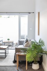 https://images.listonce.com.au/custom/160x/listings/20-merton-street-albert-park-vic-3206/151/01265151_img_06.jpg?MGpX9Ja6vaQ