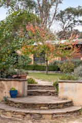 https://images.listonce.com.au/custom/160x/listings/20-salters-rush-road-smiths-gully-vic-3760/040/01677040_img_17.jpg?tMEgrlqrVx4