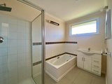 https://images.listonce.com.au/custom/160x/listings/20-smeaton-close-lara-vic-3212/279/01854279_img_05.jpg?tHwU8bdyZ4w