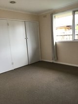 https://images.listonce.com.au/custom/160x/listings/20-smeaton-close-lara-vic-3212/775/01811775_img_13.jpg?fa5tDJGE-Pk