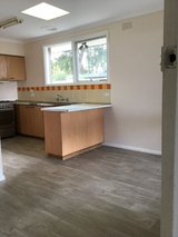 https://images.listonce.com.au/custom/160x/listings/20-smeaton-close-lara-vic-3212/775/01811775_img_20.jpg?VyLd24hfbB0