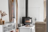 https://images.listonce.com.au/custom/160x/listings/20-stuart-drive-woodend-vic-3442/343/01722343_img_03.jpg?rDFuEbrgzBo