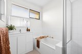 https://images.listonce.com.au/custom/160x/listings/20-stuart-drive-woodend-vic-3442/343/01722343_img_08.jpg?uh-tBpc-N4k
