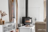 https://images.listonce.com.au/custom/160x/listings/20-stuart-drive-woodend-vic-3442/646/01896646_img_05.jpg?aAMFatK7AHw