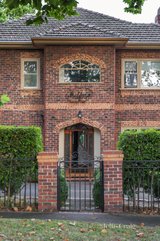 https://images.listonce.com.au/custom/160x/listings/20-victoria-avenue-canterbury-vic-3126/892/01629892_img_19.jpg?7aSFQwRmxqI