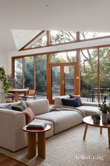 https://images.listonce.com.au/custom/160x/listings/20-view-street-alphington-vic-3078/036/01752036_img_10.jpg?Q19-W8PvGus