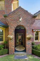 https://images.listonce.com.au/custom/160x/listings/20-view-street-canterbury-vic-3126/668/01928668_img_08.jpg?duAK-ysfohE