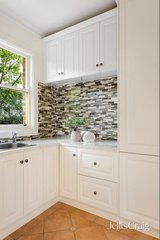 https://images.listonce.com.au/custom/160x/listings/20-view-street-canterbury-vic-3126/668/01928668_img_17.jpg?6TWaDdEhsiE