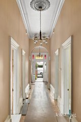 https://images.listonce.com.au/custom/160x/listings/20-walpole-street-kew-vic-3101/130/01977130_img_03.jpg?Or2LDVJjmGo