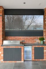 https://images.listonce.com.au/custom/160x/listings/20-warner-street-essendon-vic-3040/800/01736800_img_17.jpg?E2q8HaomW-Y