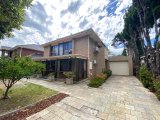 https://images.listonce.com.au/custom/160x/listings/20-wheatley-road-bentleigh-vic-3204/144/01874144_img_23.jpg?xNWw9t8NvGE
