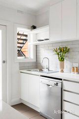 https://images.listonce.com.au/custom/160x/listings/20109-nimmo-street-middle-park-vic-3206/504/01929504_img_06.jpg?cuEJiieCpVM