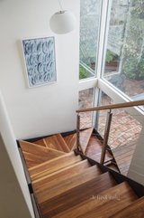 https://images.listonce.com.au/custom/160x/listings/203-station-street-port-melbourne-vic-3207/428/01236428_img_11.jpg?O1D-CYzYWeA