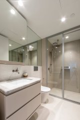 https://images.listonce.com.au/custom/160x/listings/203131-martin-street-brighton-vic-3186/234/01865234_img_18.jpg?SNsPIdH241M