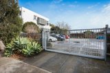 https://images.listonce.com.au/custom/160x/listings/2040-stephen-street-yarraville-vic-3013/924/01726924_img_09.jpg?IPhViiKZiZc