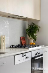 https://images.listonce.com.au/custom/160x/listings/20422-24-warleigh-grove-brighton-vic-3186/271/01969271_img_14.jpg?iWYGgI8KfcQ