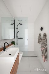 https://images.listonce.com.au/custom/160x/listings/20427-groom-street-clifton-hill-vic-3068/019/01986019_img_10.jpg?KkT9-nas_dw