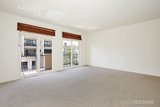 https://images.listonce.com.au/custom/160x/listings/20488-beach-street-port-melbourne-vic-3207/727/01915727_img_05.jpg?us_hXqRE010