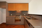 https://images.listonce.com.au/custom/160x/listings/20488-beach-street-port-melbourne-vic-3207/727/01915727_img_08.jpg?fVQJ6IUk-Mo