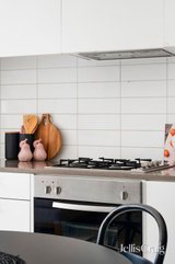 https://images.listonce.com.au/custom/160x/listings/20533-cliveden-close-east-melbourne-vic-3002/100/01771100_img_05.jpg?BG9FqGH6pCA