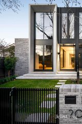 https://images.listonce.com.au/custom/160x/listings/206-tennyson-street-elwood-vic-3184/226/01942226_img_21.jpg?ZHiirXr6q8A