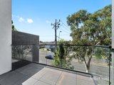 https://images.listonce.com.au/custom/160x/listings/2081058-doncaster-road-doncaster-east-vic-3109/856/01857856_img_06.jpg?m4khqOT74Rs