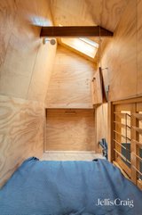 https://images.listonce.com.au/custom/160x/listings/209-albion-street-brunswick-vic-3056/789/01810789_img_10.jpg?wvbgoGkDkF8