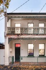 https://images.listonce.com.au/custom/160x/listings/209-george-street-fitzroy-vic-3065/971/01368971_img_19.jpg?sMjFvU7Zt6A