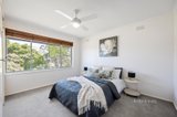 https://images.listonce.com.au/custom/160x/listings/21-bridges-avenue-mooroolbark-vic-3138/363/01595363_img_06.jpg?idXzxM4LWtI