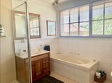 https://images.listonce.com.au/custom/160x/listings/21-bruford-avenue-wheelers-hill-vic-3150/207/01781207_img_09.jpg?LwKBn4ieLGc