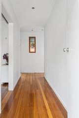 https://images.listonce.com.au/custom/160x/listings/21-carlton-street-mckinnon-vic-3204/012/01988012_img_07.jpg?sZILPG1wjeA