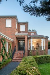 https://images.listonce.com.au/custom/160x/listings/21-darkan-court-eltham-vic-3095/438/01504438_img_03.jpg?a-7kL_9glbA