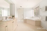 https://images.listonce.com.au/custom/160x/listings/21-derring-lane-cheltenham-vic-3192/834/01921834_img_10.jpg?xyP498e_8Ls