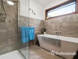 https://images.listonce.com.au/custom/160x/listings/21-dobell-place-mooroolbark-vic-3138/749/01525749_img_19.jpg?HjsfvLIcZQQ