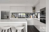 https://images.listonce.com.au/custom/160x/listings/21-duke-street-avondale-heights-vic-3034/339/01612339_img_14.jpg?b2kaLIICF-A