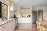 https://images.listonce.com.au/custom/160x/listings/21-esther-street-preston-vic-3072/702/01913702_img_08.jpg?clkDIKbt4C8