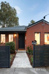 https://images.listonce.com.au/custom/160x/listings/21-esther-street-preston-vic-3072/702/01913702_img_16.jpg?8K9cAi-rfks
