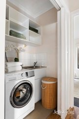 https://images.listonce.com.au/custom/160x/listings/21-esther-street-preston-vic-3072/702/01913702_img_17.jpg?cxT369Ai1vo