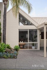 https://images.listonce.com.au/custom/160x/listings/21-eyre-street-reservoir-vic-3073/910/01956910_img_20.jpg?lMHhgubTjf0