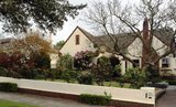 https://images.listonce.com.au/custom/160x/listings/21-finsbury-way-camberwell-vic-3124/585/01796585_img_01.jpg?IKgblHeiZZE