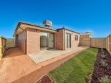 https://images.listonce.com.au/custom/160x/listings/21-geometry-drive-charlemont-vic-3217/971/01907971_img_11.jpg?hrrv-02-aBw
