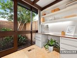 https://images.listonce.com.au/custom/160x/listings/21-glenscott-crescent-strathmore-heights-vic-3041/371/00847371_img_06.jpg?c38rbIn5ccM