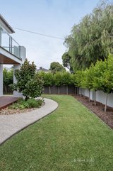 https://images.listonce.com.au/custom/160x/listings/21-glenwood-avenue-beaumaris-vic-3193/759/01495759_img_12.jpg?dsjlZ0vQCho