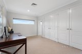 https://images.listonce.com.au/custom/160x/listings/21-kalmaine-court-diamond-creek-vic-3089/709/01405709_img_09.jpg?dc1ORvicwZg