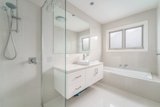 https://images.listonce.com.au/custom/160x/listings/21-kemp-avenue-mount-waverley-vic-3149/624/01241624_img_08.jpg?zQ2VkCI8pys